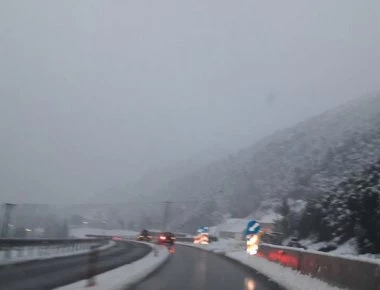 Επί ποδός η Πυροσβεστική λόγω κακοκαιρίας: 100 κλήσεις για βοήθεια- 40 οδηγοί απεγκλωβίστηκαν από τα αυτοκίνητα τους